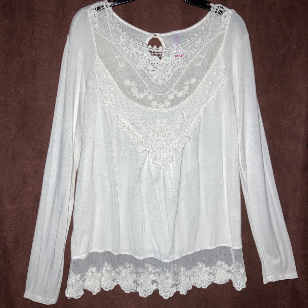 No Boundaries long sleeve solid with embroidered lace trim. Junior Size M 7/9